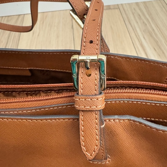 Tory Burch large Emerson Tote - Picture 6 of 9